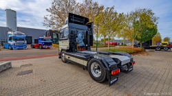 20251019-Tom-Holding-00567